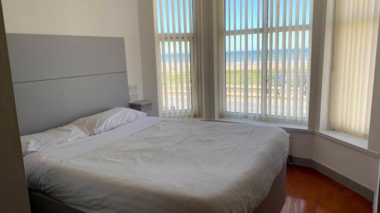 Skye Oceans Hotel Blackpool Bagian luar foto