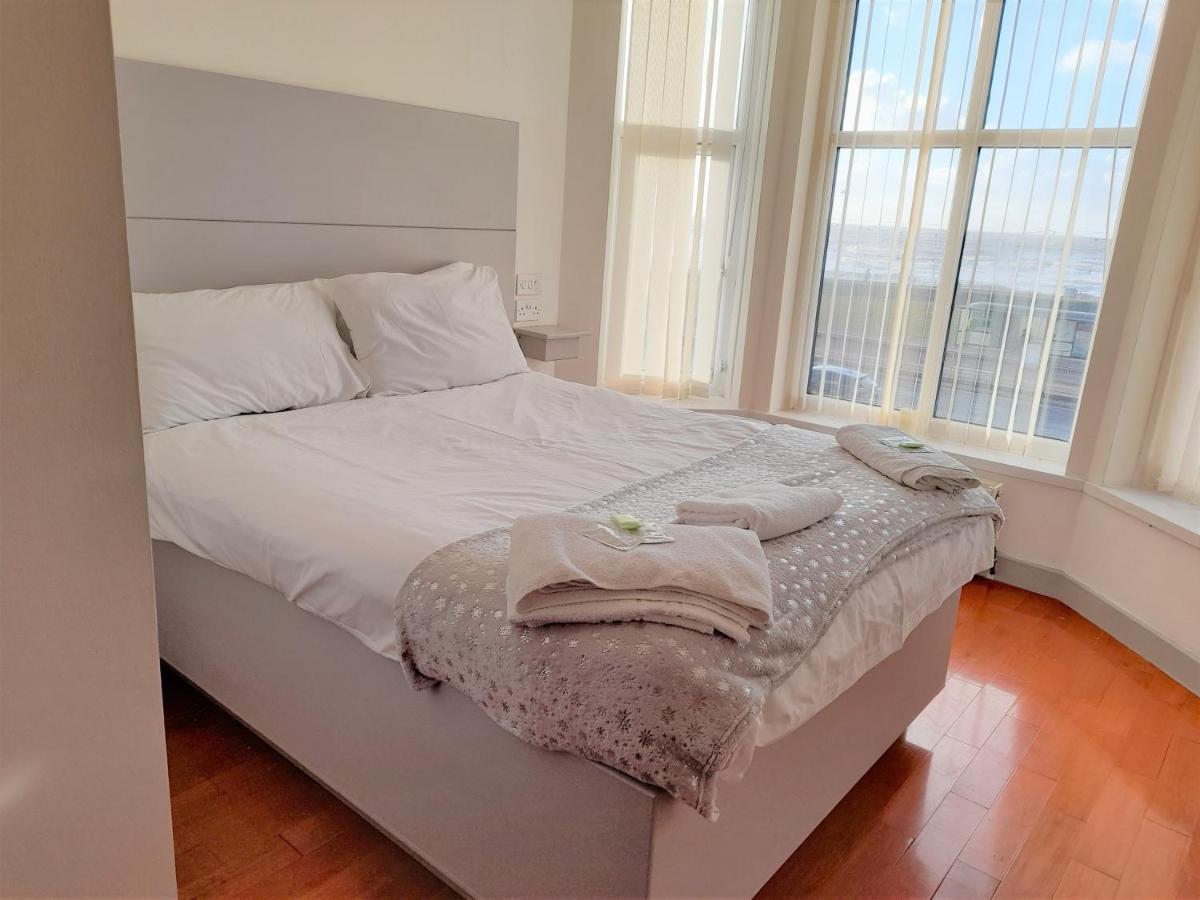 Skye Oceans Hotel Blackpool Bagian luar foto