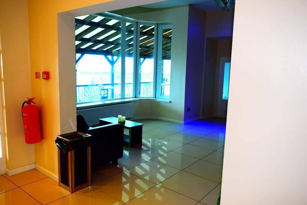 Skye Oceans Hotel Blackpool Bagian luar foto